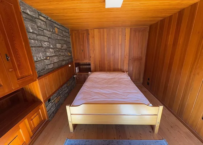 Private 3-story In Val Calanca, Casa de Férias