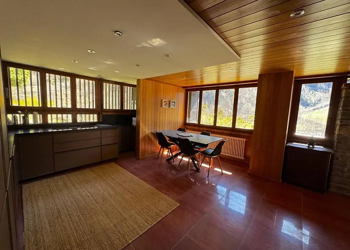 Casa de Férias Private 3-story In Val Calanca, Rossa